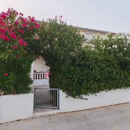 Sun And Sea Mali Apartment Vir